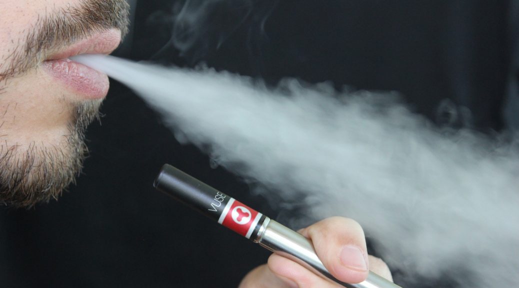 Passer à la cigarette électronique pour contrer les hausses consécutives du tabac